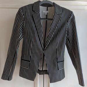 TOPSHOP - NWOT Black and White Pinstripe Blazer - UK8/US4